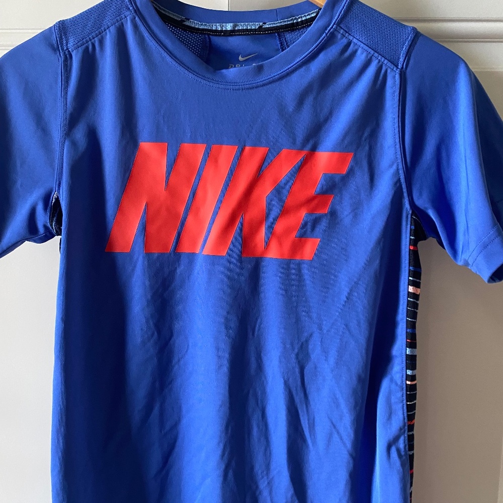 Nike Boys Youth Large Dry Fit short sleeve